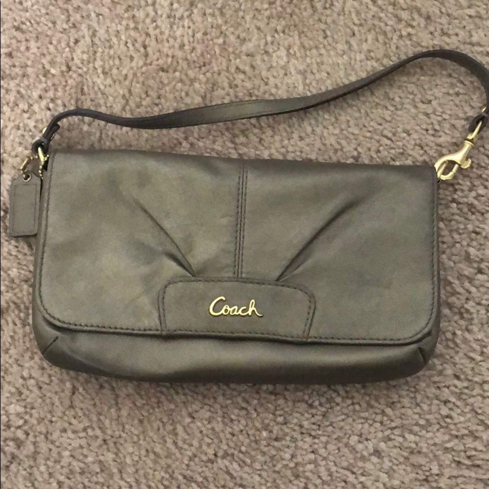 Used gold/pewter Coach wristlet 3/$20!🛍